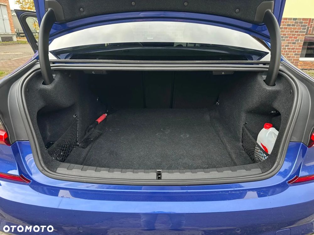 BMW Seria 3 320d M Sport - 12