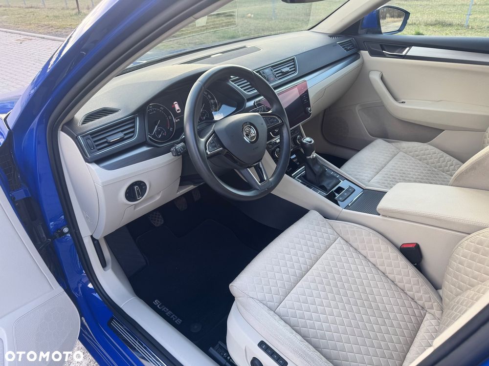 Skoda Superb 2.0 TDI Premium Edition - 12