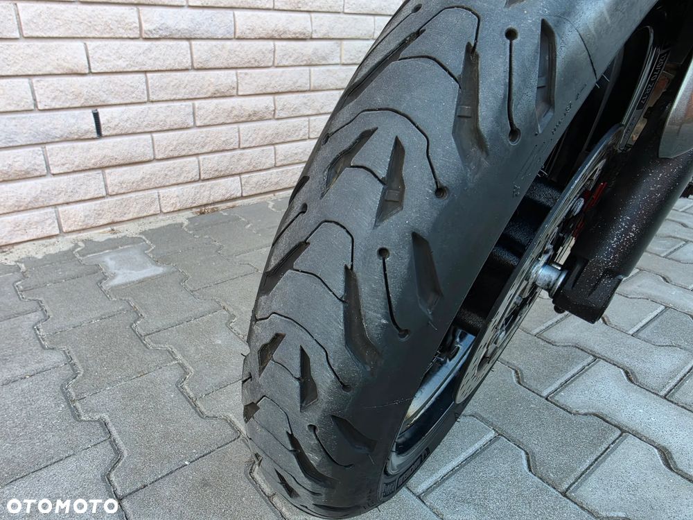 Suzuki Gladius - 12