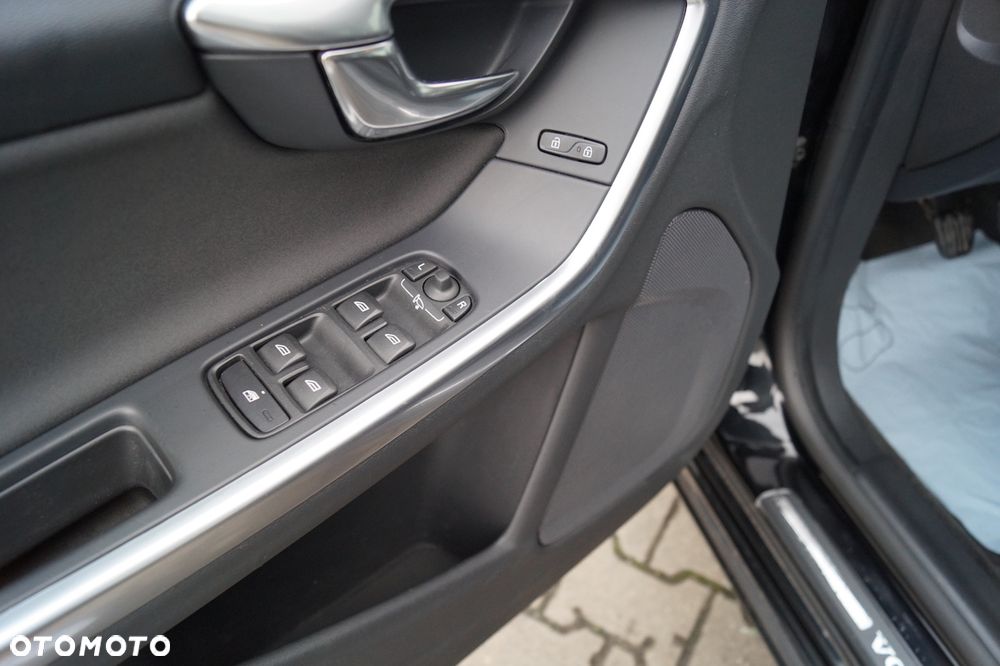 Volvo V60 D4 Summum - 34