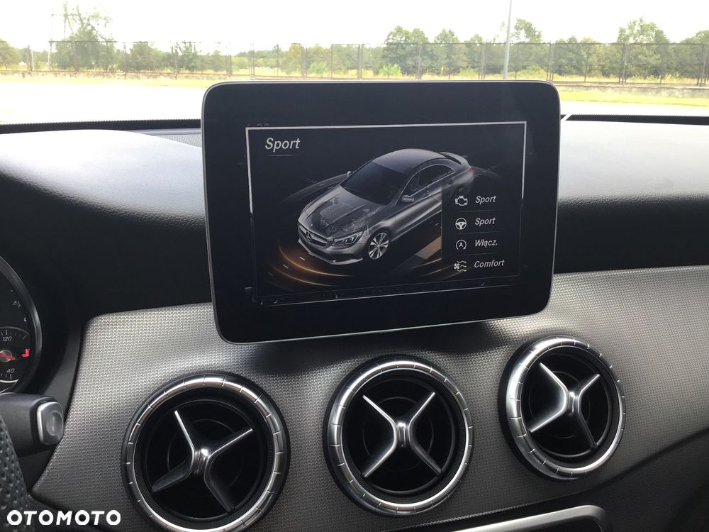 Mercedes-Benz CLA 250 4Matic 7G-DCT AMG Line - 24