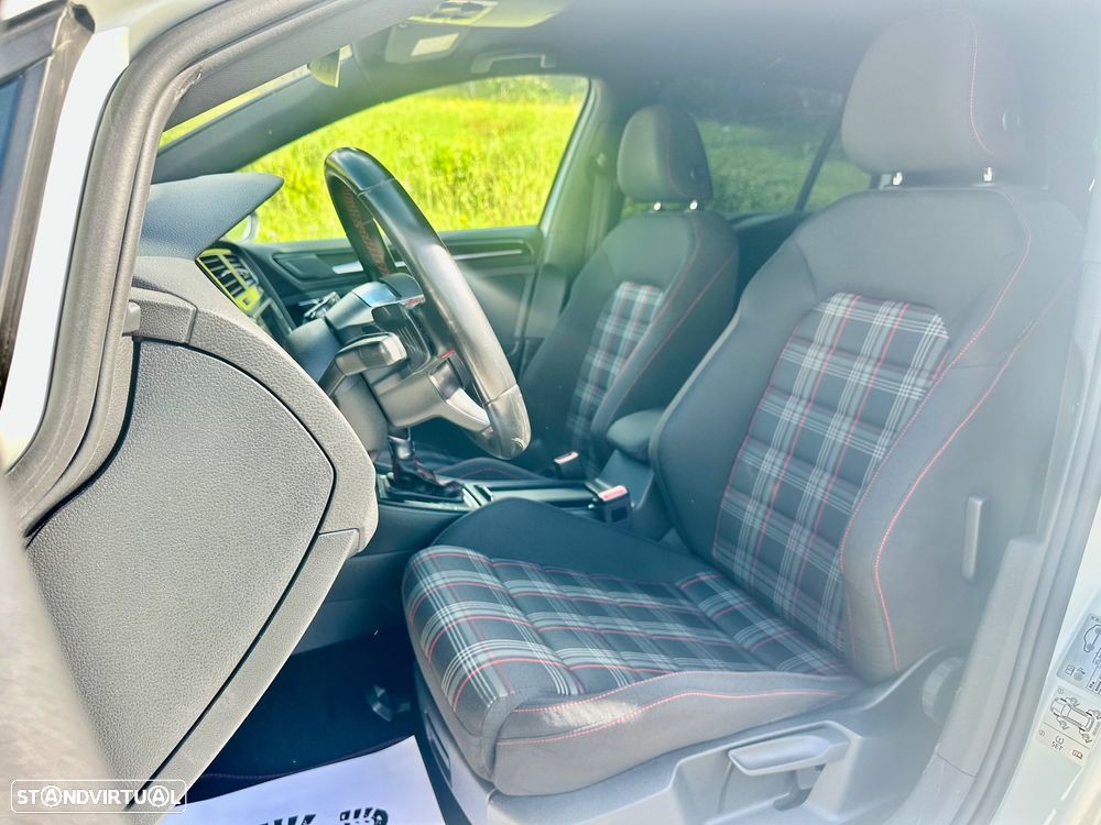 VW Golf 2.0 TSi GTi DSG Performance - 13