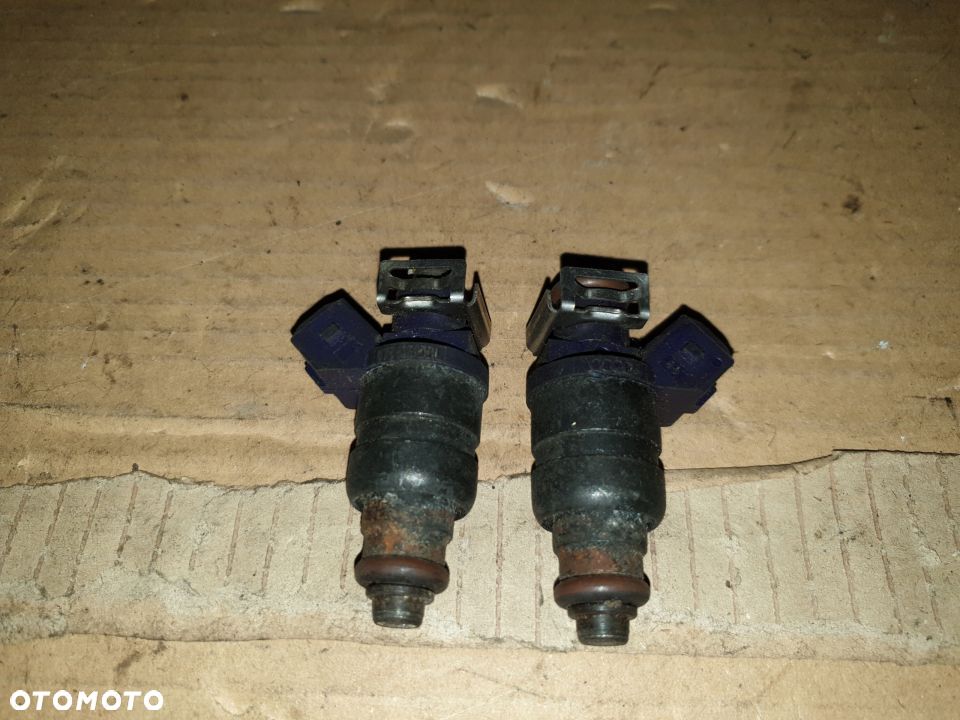 AUDI A8 D2 2.8B WTRYSK WTRYSKIWACZ 078133551L - 1