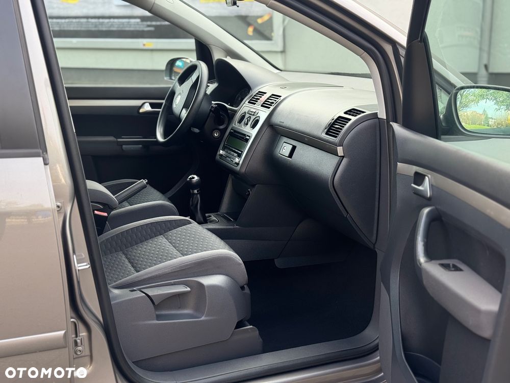 Volkswagen Touran - 15