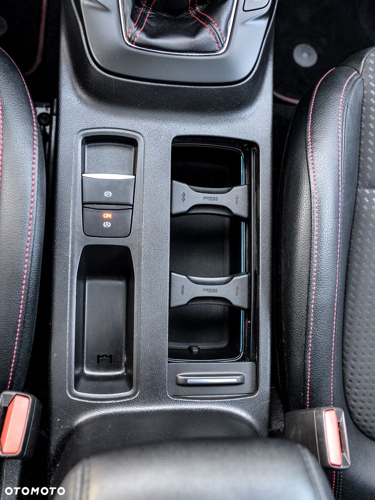Ford Focus 1.5 EcoBoost ST-Line - 36