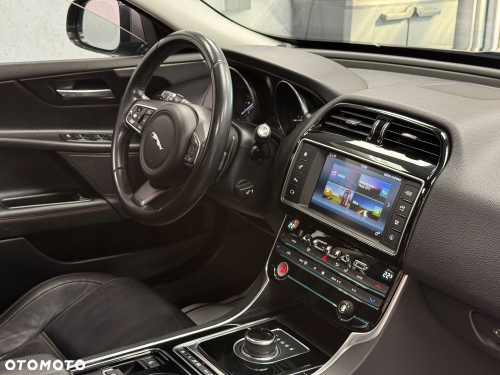 Jaguar XE - 9