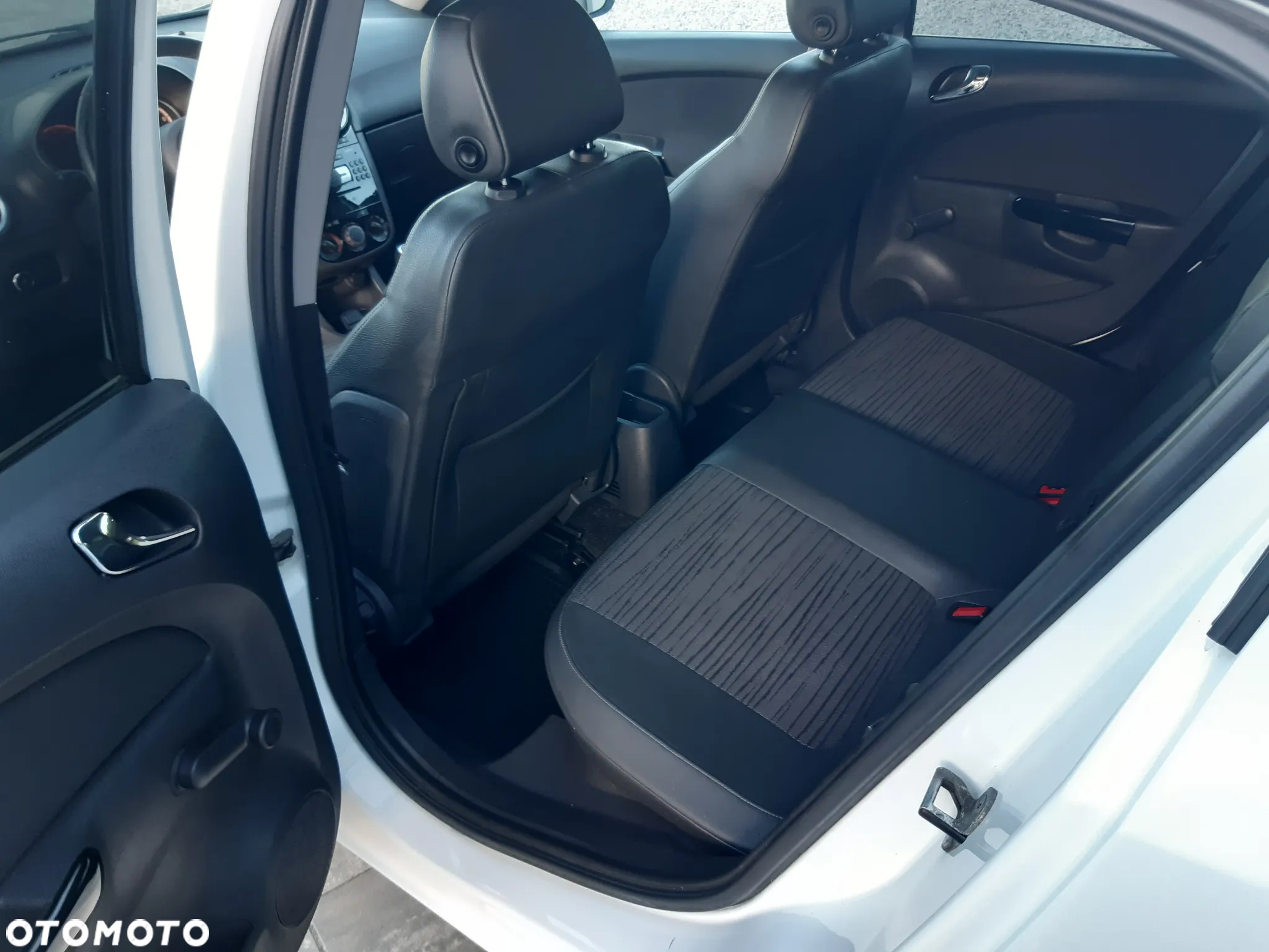 Opel Corsa 1.4 16V Energy - 14