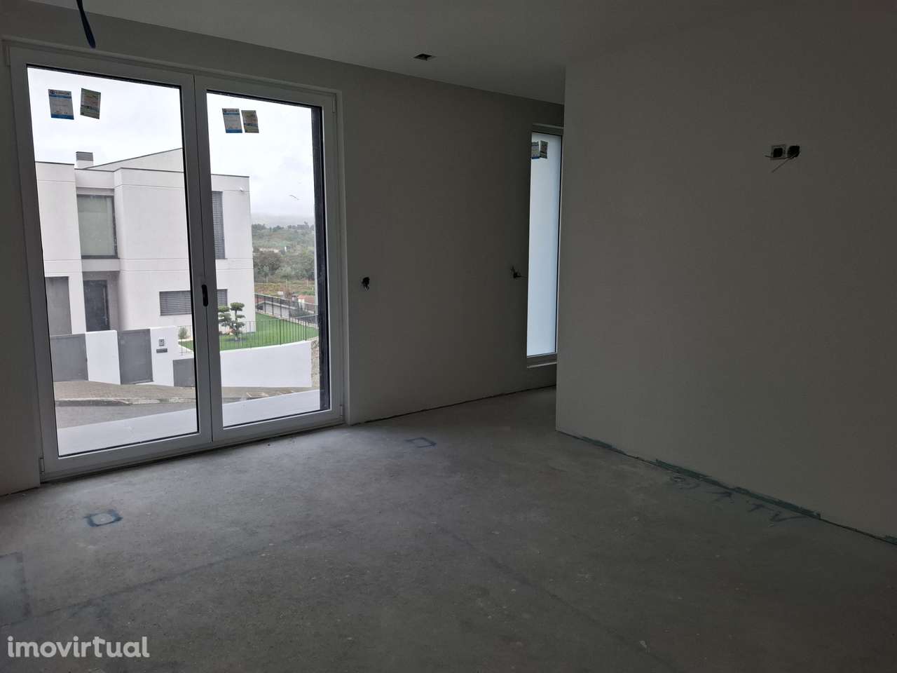 Moradias 2 Pisos - Grande imagem: 3/17