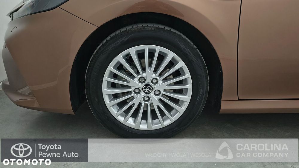 Toyota Camry - 25