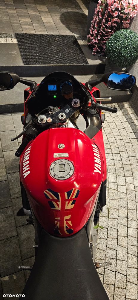 Yamaha R1 - 8