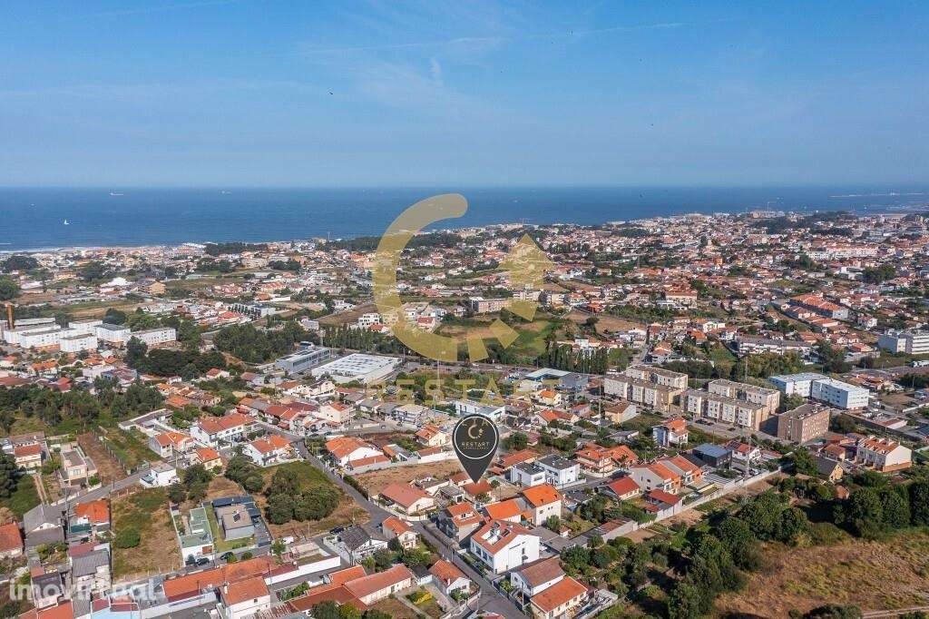 Moradia Térrea T2 inserida em lote terreno com 468m2, com garagem, em - Grande imagem: 3/43