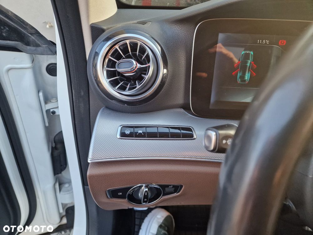 Mercedes-Benz Klasa E 220 d 4-Matic 9G-TRONIC - 7