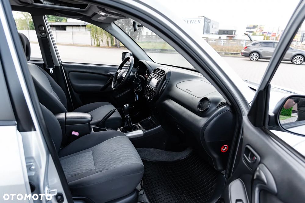 Toyota RAV4 4x4 Edition - 15