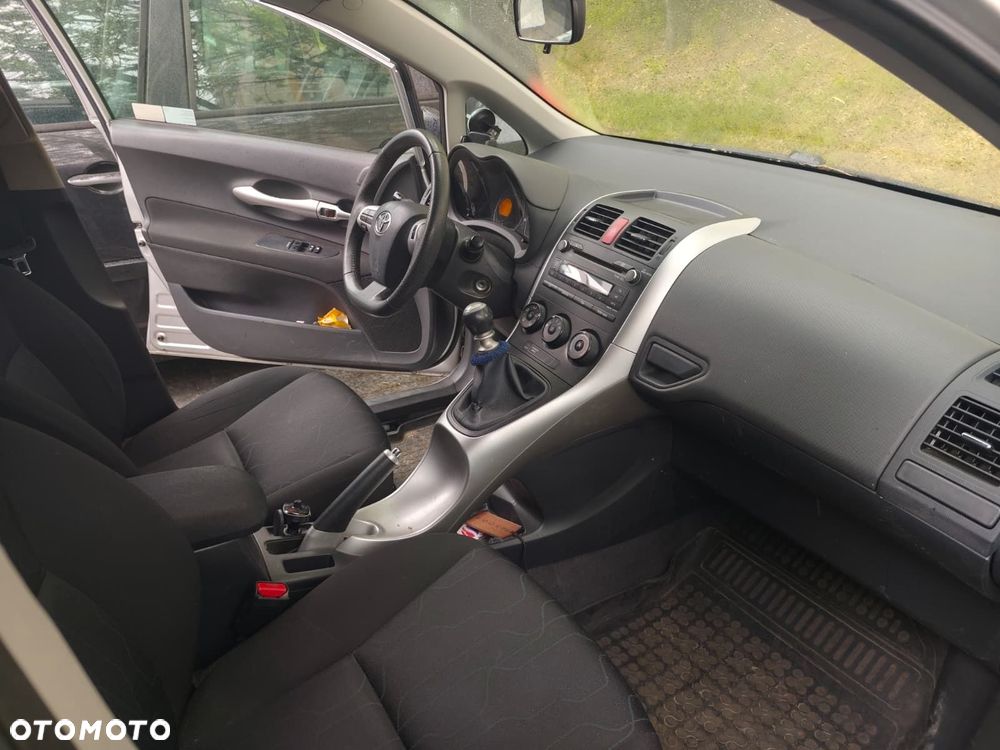 Toyota Auris 2012 photo 4