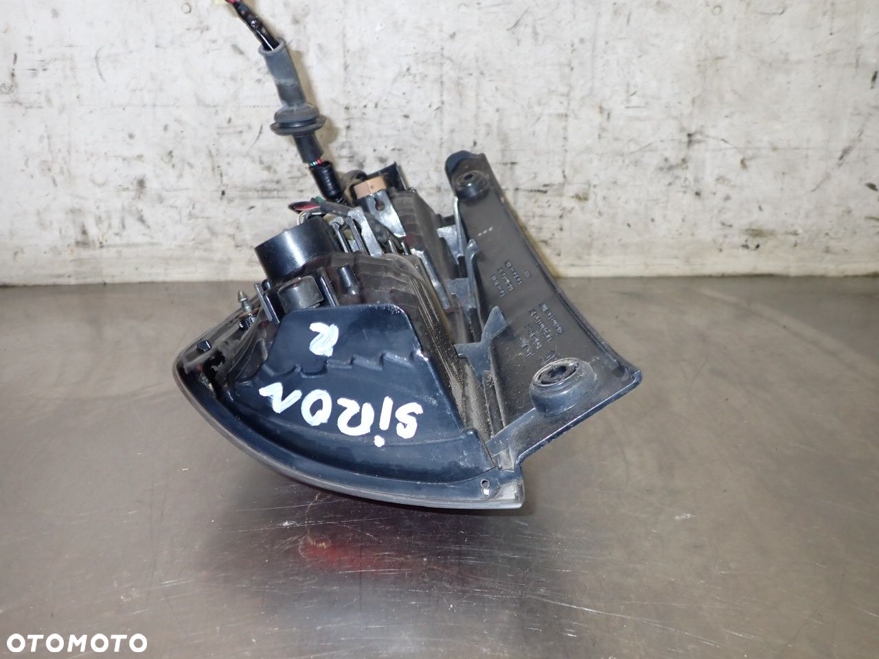 LAMPA PRAWA TYLNA DAIHATSU SIRION II - 3