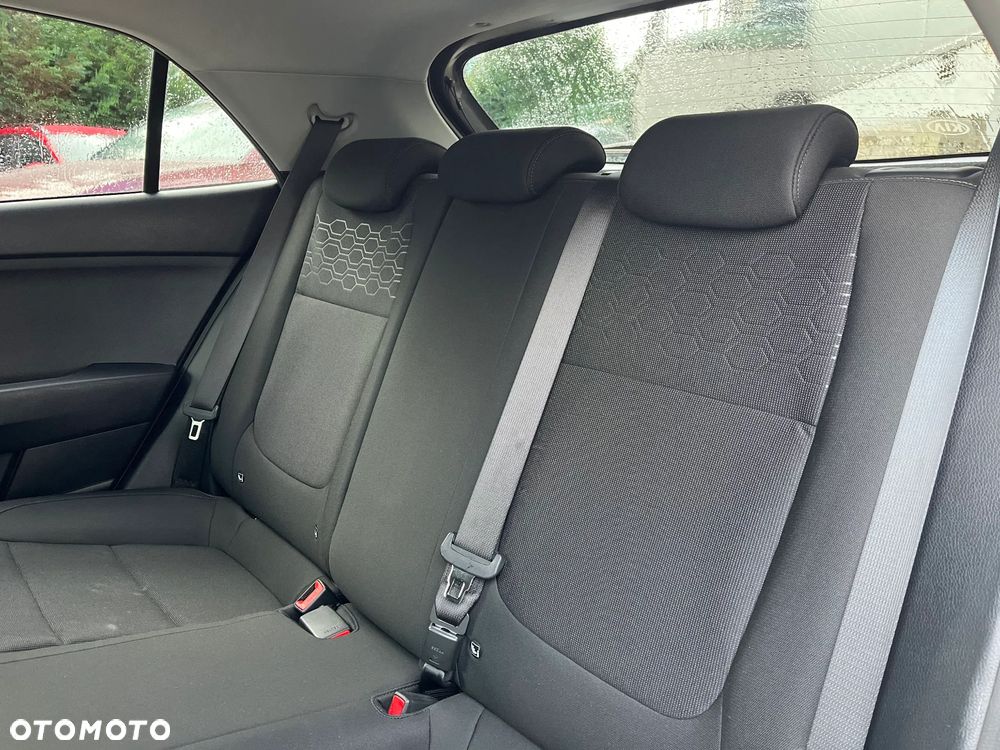 Kia Rio 1.2 L - 16