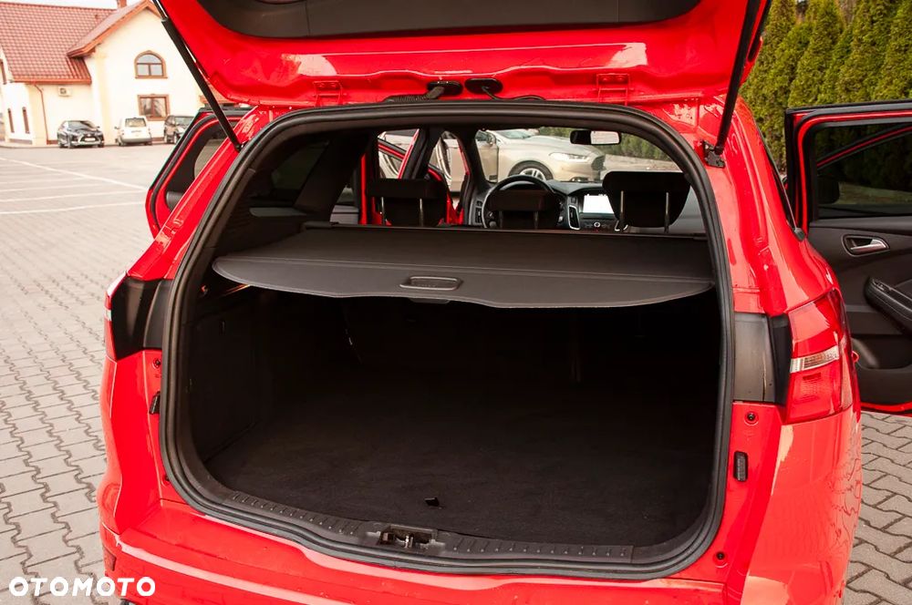 Ford Focus SW 1.5 EcoBoost S&S ST-LINE - 27