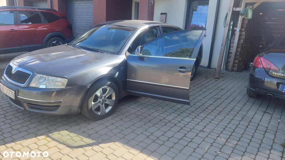 Skoda Superb 2.0 TDI DPF L&K - 4
