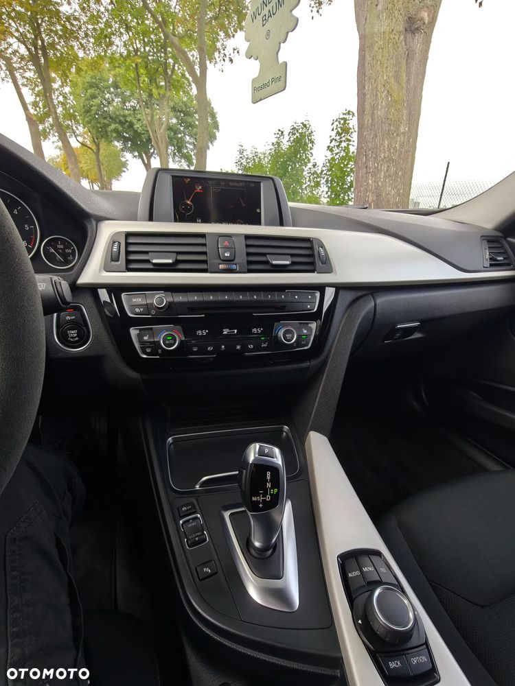 BMW Seria 3 318d Edition M Sport Shadow - 19