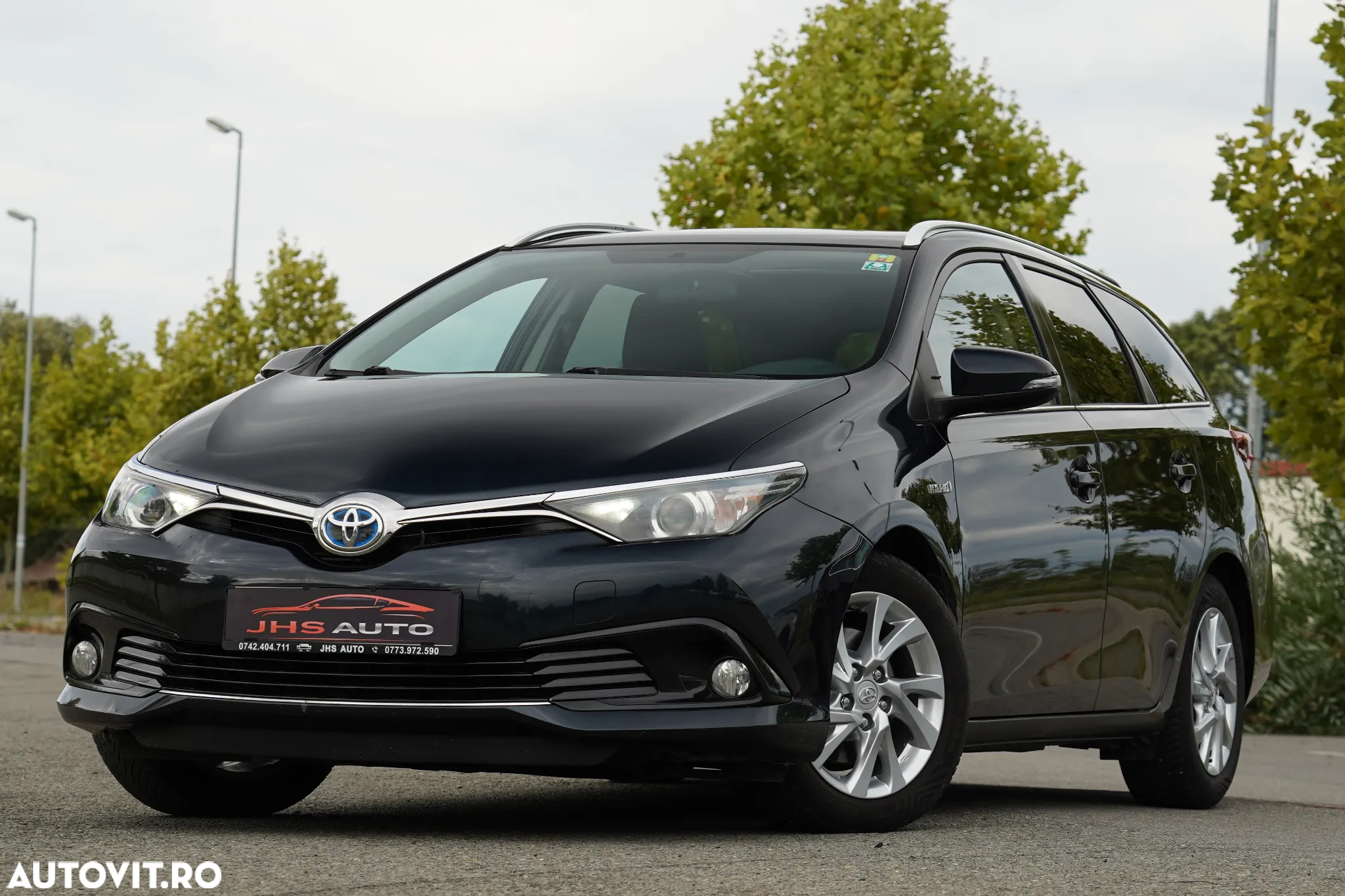 Toyota Auris 1.8 L VVT-i Hybrid Sol + - 2
