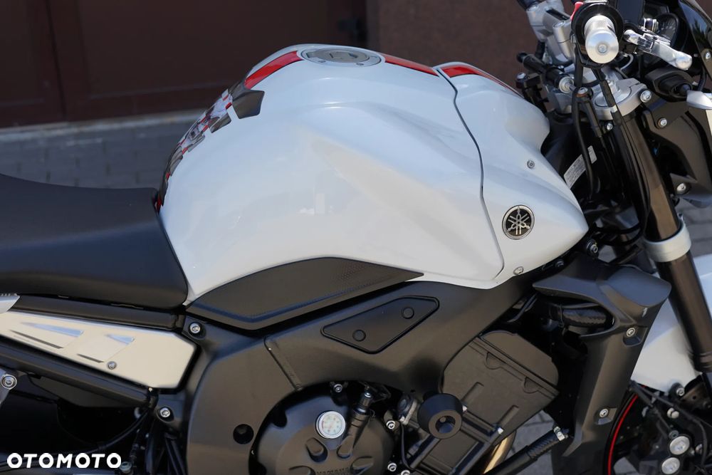Yamaha FZ - 11