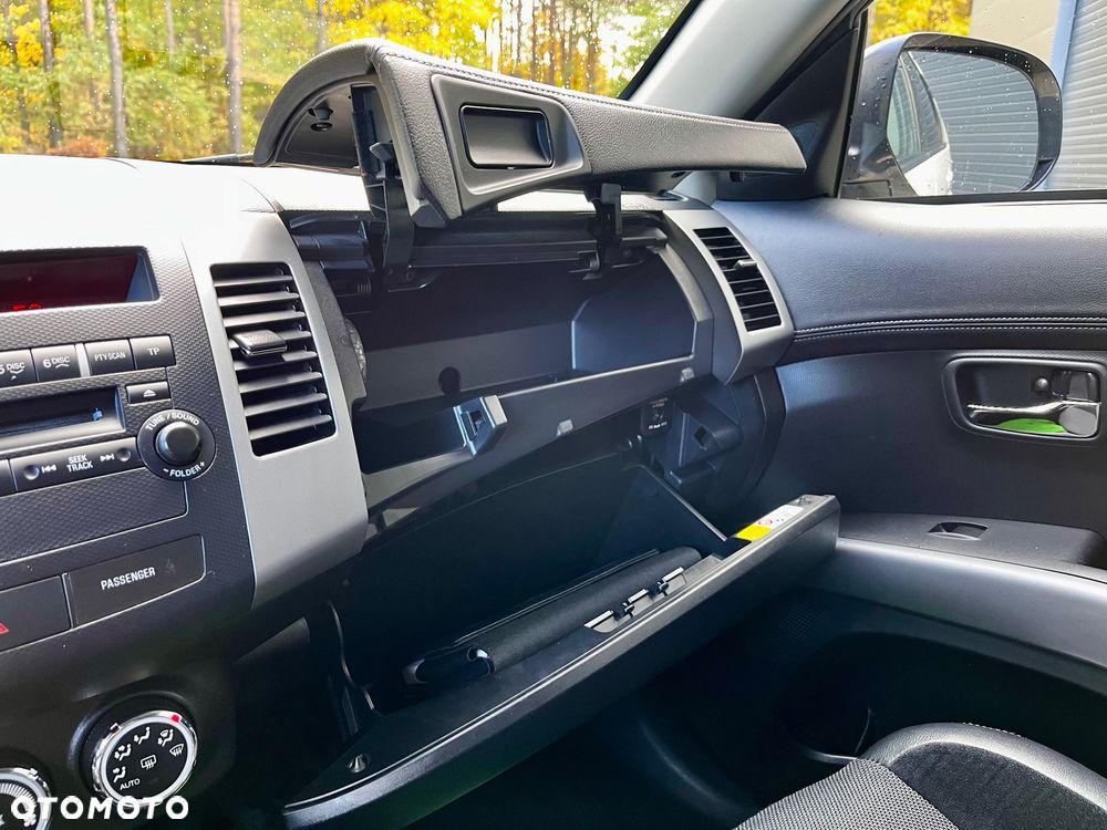 Mitsubishi Outlander 2.0 DID Intense + SE - 40