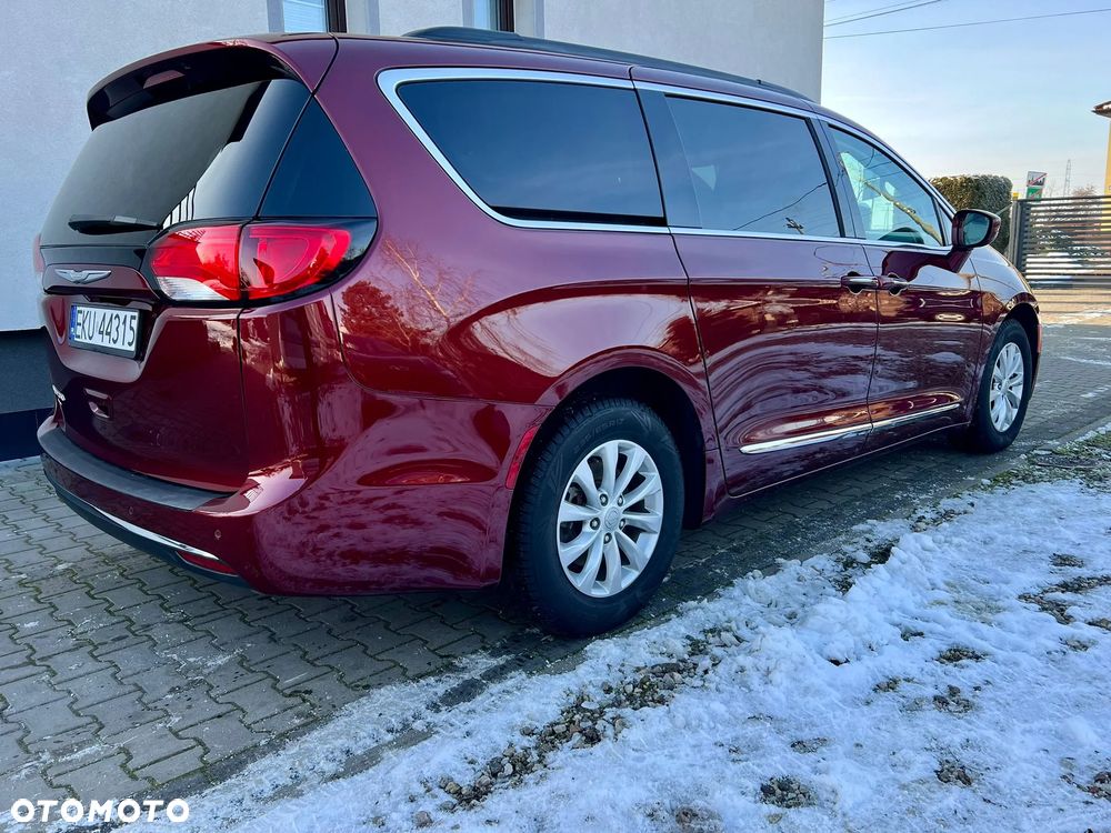 Chrysler Pacifica - 5