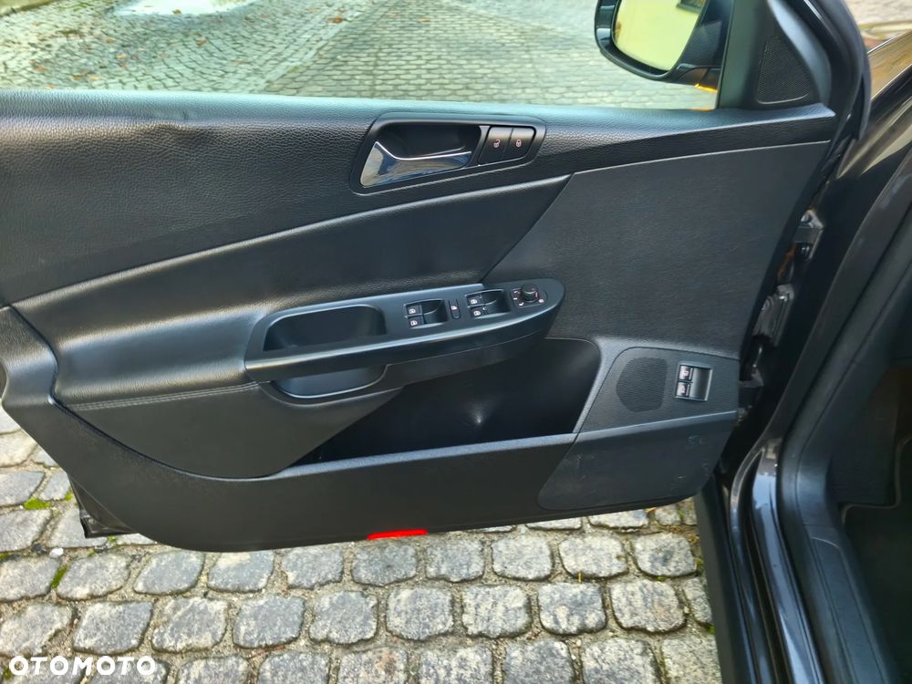 Volkswagen Passat Variant 2.0 TDI DPF DSG Highline - 9