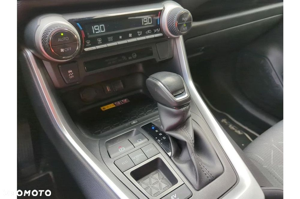 Toyota RAV4 - 8