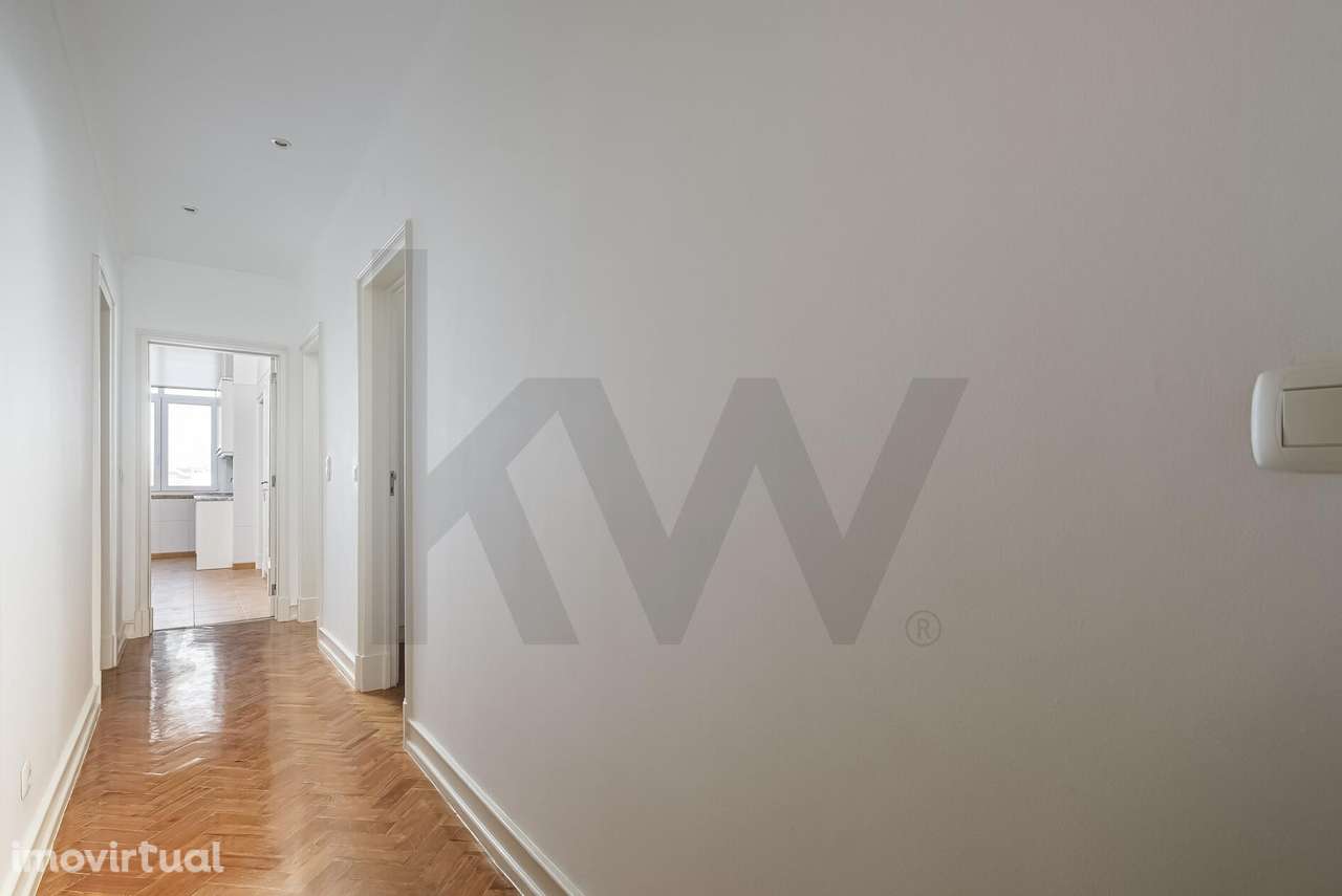 VIVER NO CORACAO DO AREEIRO: AMPLO T3 COM 144M2 NA PRACA SA CARNEIRO - Grande imagem: 3/22