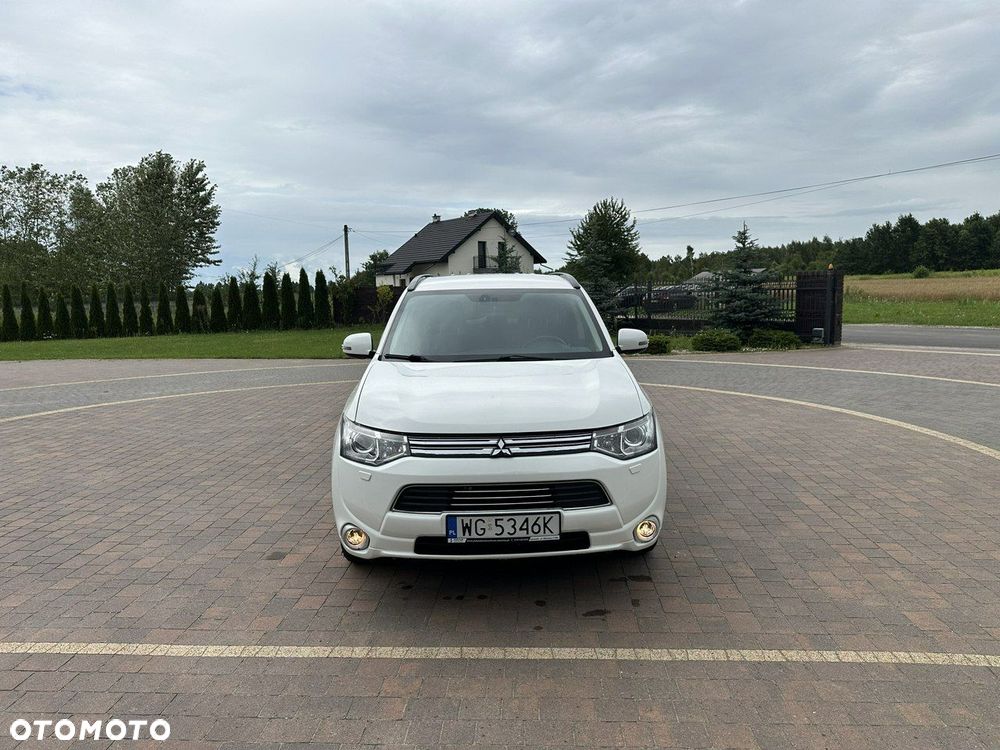 Mitsubishi Outlander - 2