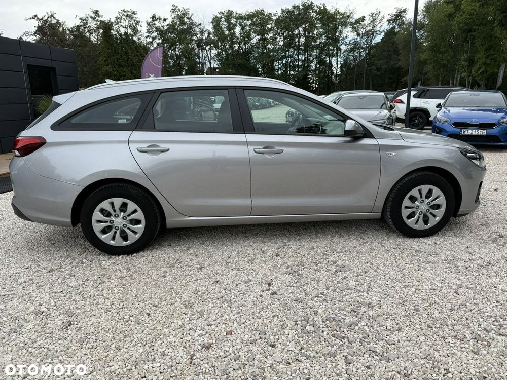 Hyundai i30 1.5 DPI Classic + - 13