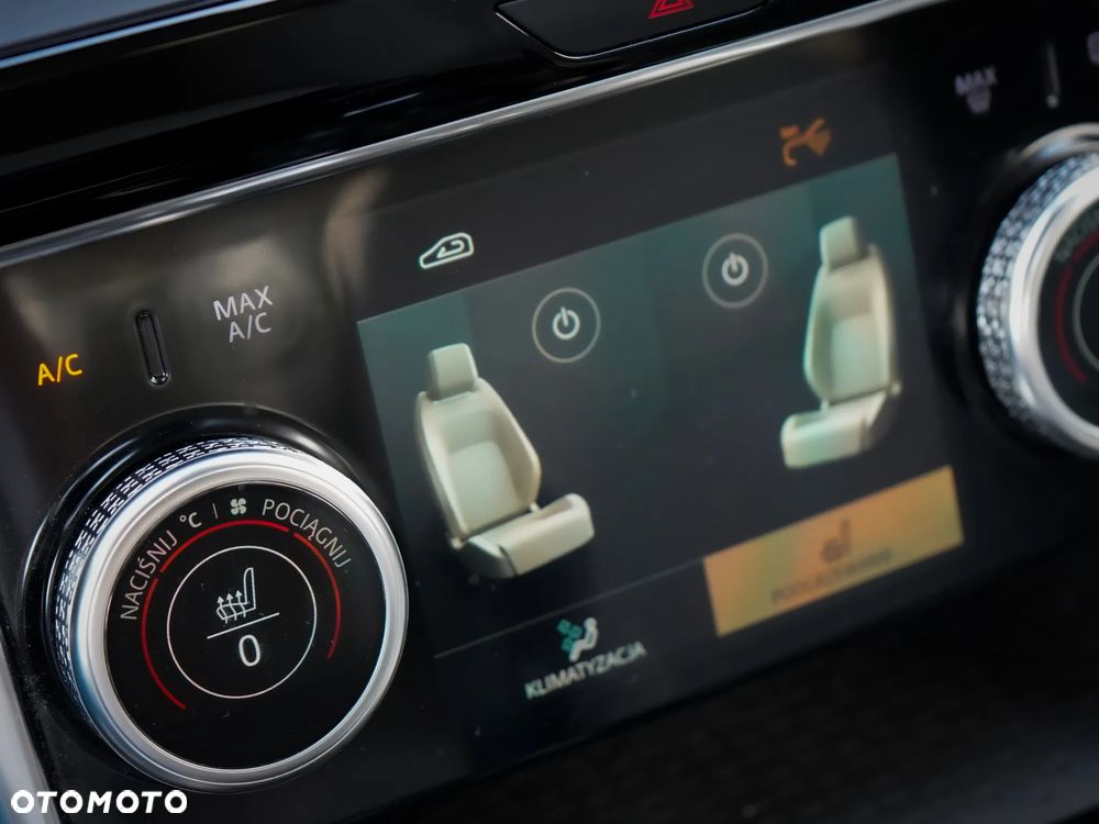 Jaguar XE D200 AWD S - 18