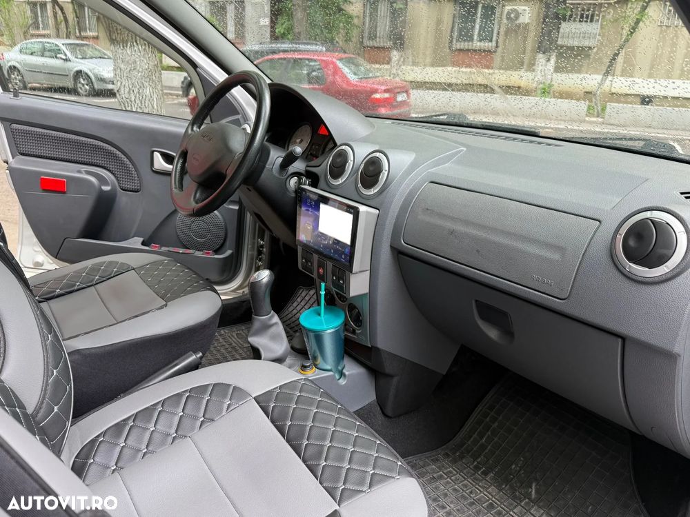 Dacia Logan 1.6 16V Prestige - 9