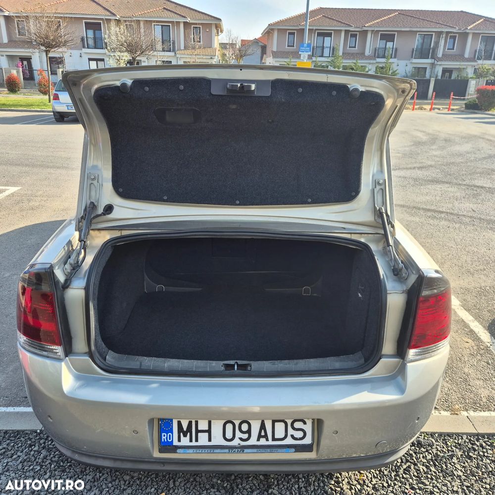 Opel Vectra 1.9 CDTI DPF Business Executive - 4