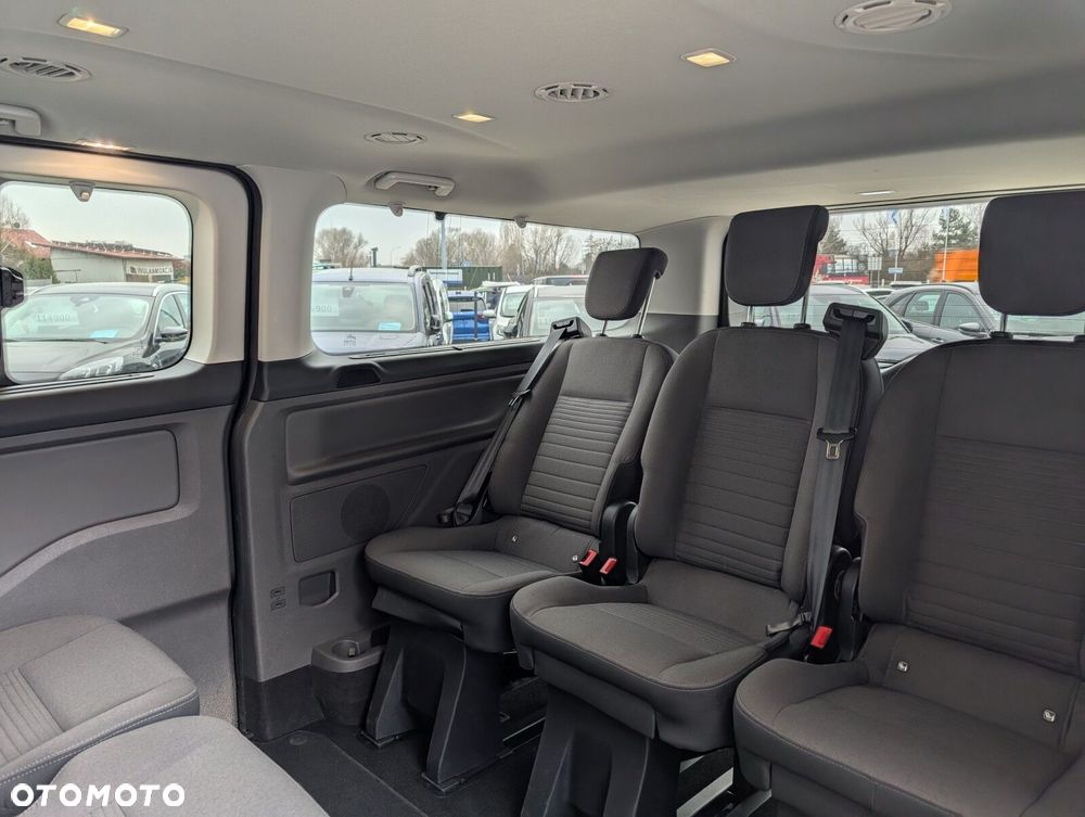 Ford Tourneo Custom - 32