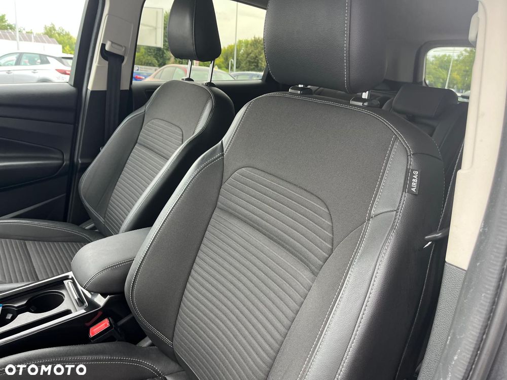 Ford Kuga 2.0 TDCi 2x4 Titanium - 17