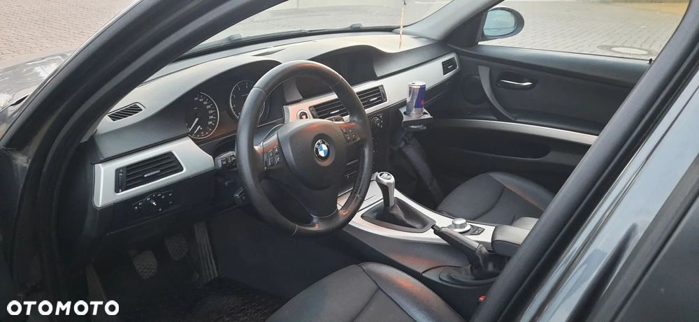 BMW Seria 3 320i - 16