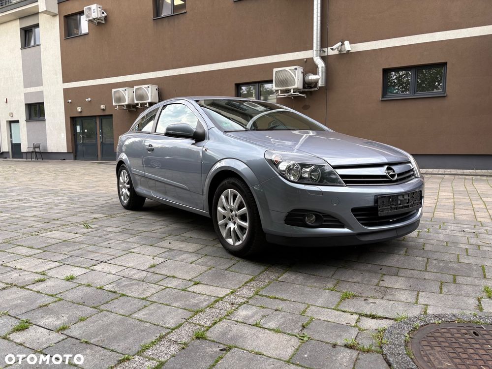 Opel Astra GTC 1.6 Edition - 1