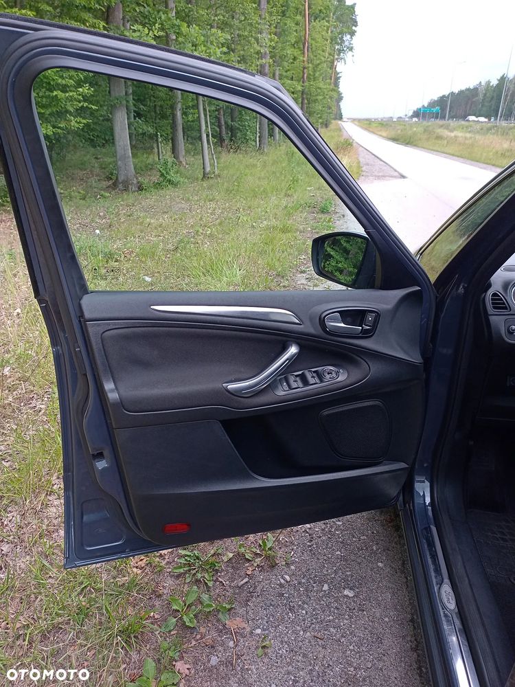Ford S-Max - 12