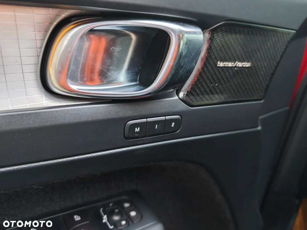Volvo XC 40 T4 AWD R-Design - 23