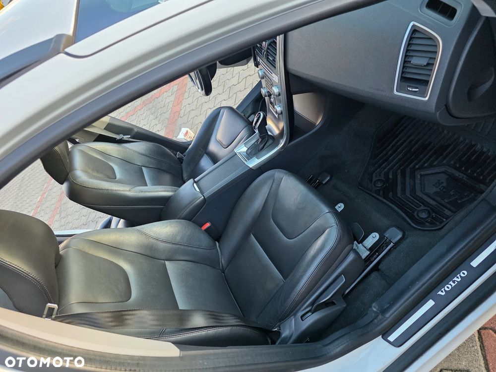 Volvo XC 60 D3 Drive-E Momentum - 25