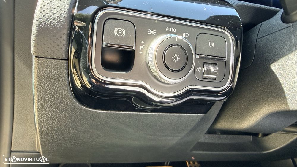 Mercedes-Benz CLA 250 e 8G-DCT AMG Line - 13