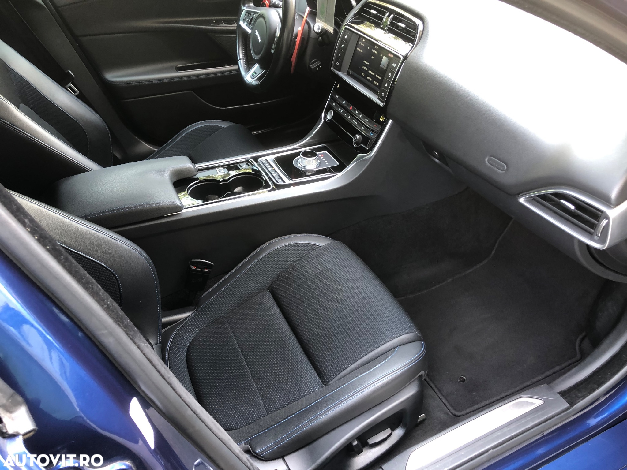 Jaguar XE 2.0 AWD R-Sport - 14