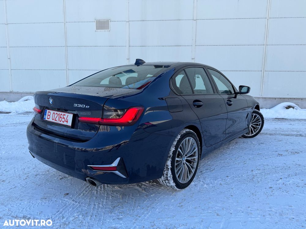 BMW Seria 3 330e Aut. Luxury Line - 4