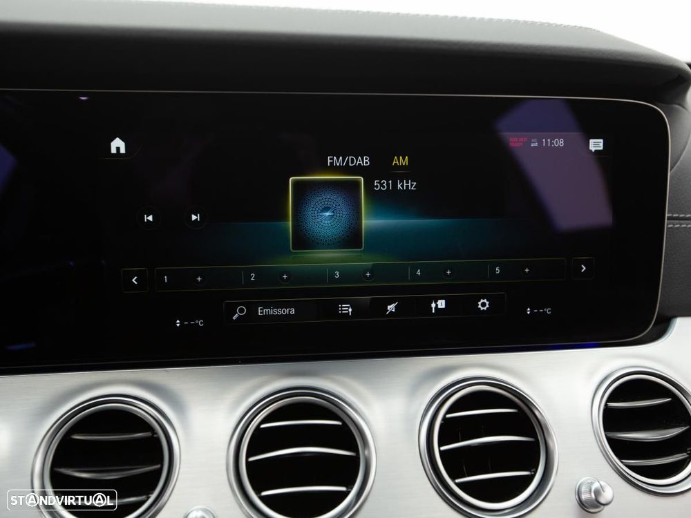 Mercedes-Benz E 300 de 4Matic 9G-TRONIC AMG Line - 31
