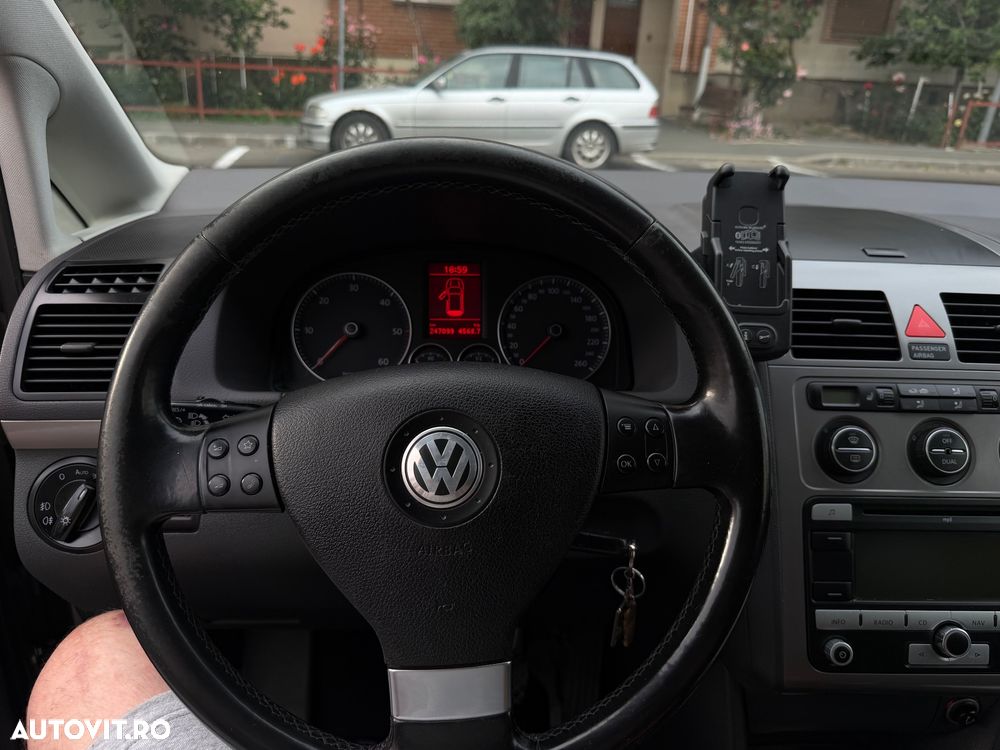 Volkswagen Touran 2.0 TDI Highline - 12