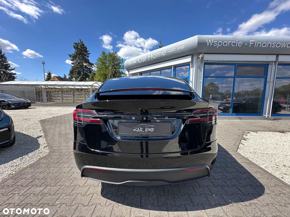 Tesla Model X - 12