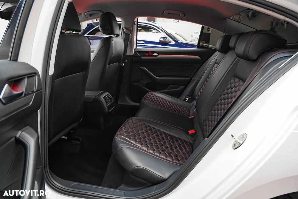 Volkswagen Passat 2.0 TDI SCR DSG Conceptline - 6