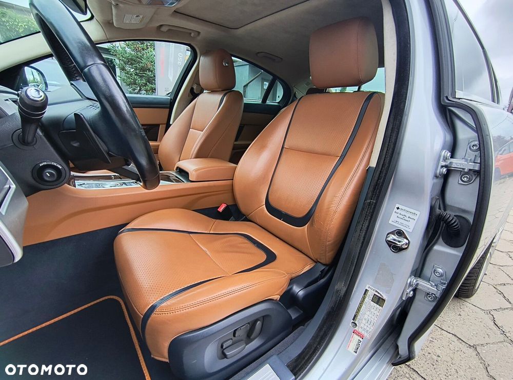 Jaguar XF - 21